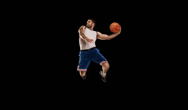 Ein Basketballer springt in die Isolation — Stockfoto