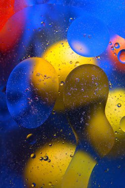 Parlak arka plan. Şekiller farklı renkler ve kabarcıklar