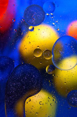 Parlak arka plan. Şekiller farklı renkler ve kabarcıklar