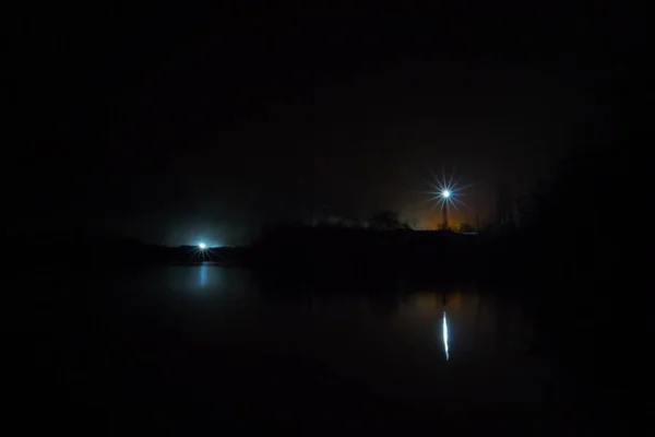 Nachts Spiegeln Sich Die Laternen Seewasser — Stockfoto