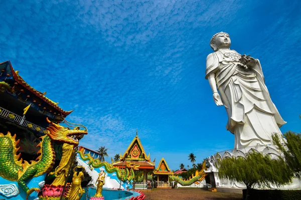 Büyük Buda Wat Phothikyan Phutthaktham, Bachok, Kelantan Malezya ayakta. 10/2/2018 fotoğraf çekildi