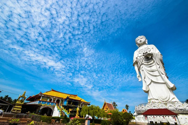 Büyük Buda Wat Phothikyan Phutthaktham, Bachok, Kelantan Malezya ayakta. 10/2/2018 fotoğraf çekildi