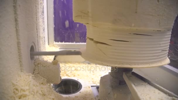 Fazendo um gesso com a ajuda de Carver-Robot — Vídeo de Stock