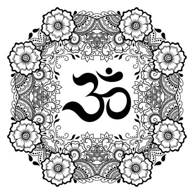 Bir mandala şeklinde dairesel desende. OM dekoratif sembolü. Mehndi tarzı. Antik Hindu mantra OM ile oryantal tarzda dekoratif desen Hint tarzı kına dövme deseni.