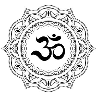 Bir mandala şeklinde dairesel desende. OM dekoratif sembolü. Mehndi tarzı. Antik Hindu mantra OM ile oryantal tarzda dekoratif desen Hint tarzı kına dövme deseni.
