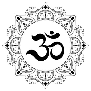 Bir mandala şeklinde dairesel desende. OM dekoratif sembolü. Mehndi tarzı. Antik Hindu mantra OM ile oryantal tarzda dekoratif desen Hint tarzı kına dövme deseni.