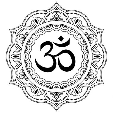 Bir mandala şeklinde dairesel desende. OM dekoratif sembolü. Mehndi tarzı. Antik Hindu mantra OM ile oryantal tarzda dekoratif desen Hint tarzı kına dövme deseni.
