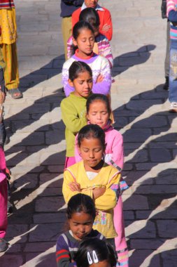 Sabah namazı küçük kızları