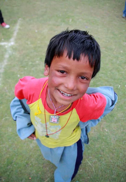 Boy smiling at camera — Stock Photo, Image