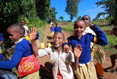 Kamera gülen ve having fun çocuk