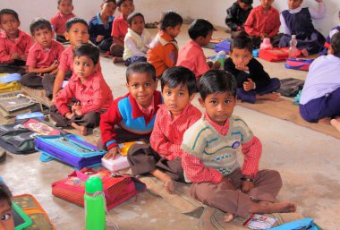 Okul sınıf öğrencileri tam