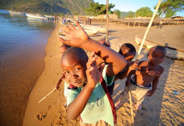 Malawi Gölü üzerinde yerel çocuk