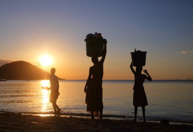Malawi Gölü üzerinde yerel halkın 