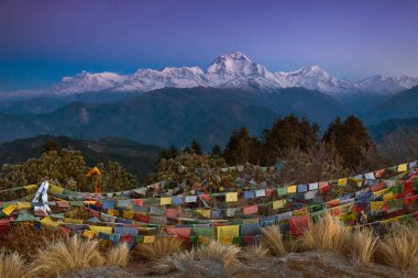 Güneş doğmadan önce Dhaulagiri 