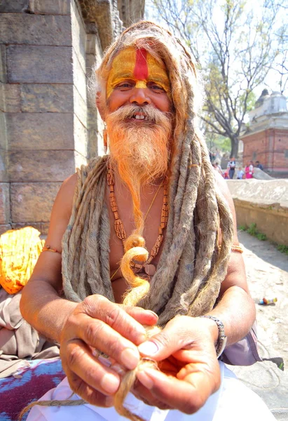 Stary człowiek w Pashupatinath — Zdjęcie stockowe