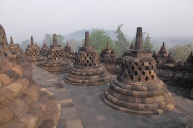 Budist stupas Borobudur Tapınağı