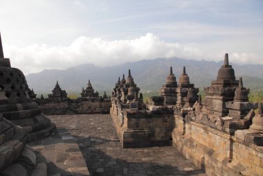 Budist stupas Borobudur Tapınağı