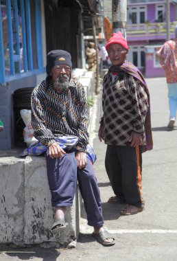 Dieng köyde yaşlı adamlar