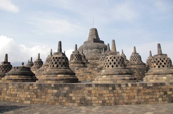 Estupas budistas no Templo Borobudur — Fotografia de Stock