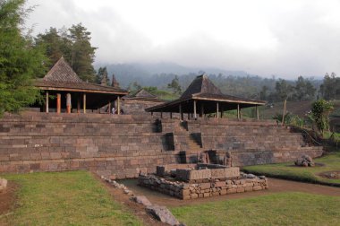 Candi Cetho antik Hindu tapınağı