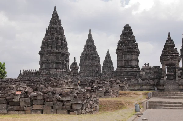 Templos Prambanan em Indonésia — Fotografia de Stock