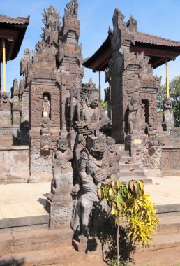 Pura Maduwe Karang temple