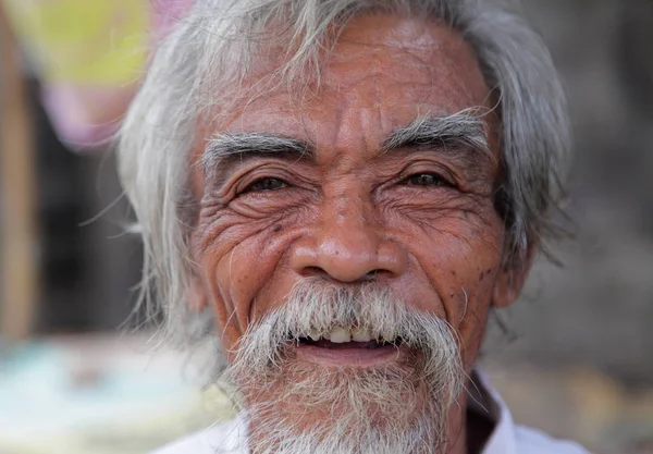 Homem idoso na aldeia Munduk — Fotografia de Stock