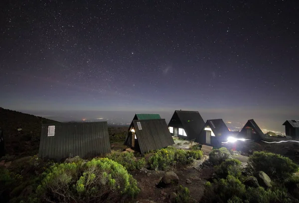 Kilimanjaro Dağı geceleri kamp