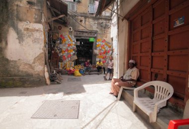 Zanzibar sokakta insanlar