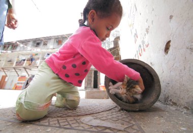 kedi ile küçük kız oyun 