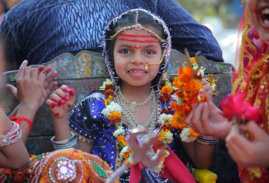 sevimli kız, Diu Adası