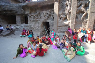 Ellora çocuklarda mağaralar