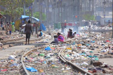 insanlar içinde Mumbai'dan gecekondu