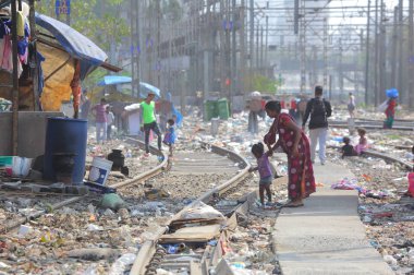 insanlar içinde Mumbai'dan gecekondu