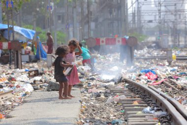 insanlar içinde Mumbai'dan gecekondu