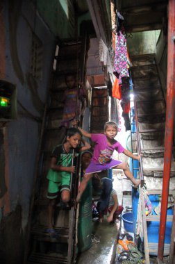Çocuklar içinde Mumbai'dan gecekondu