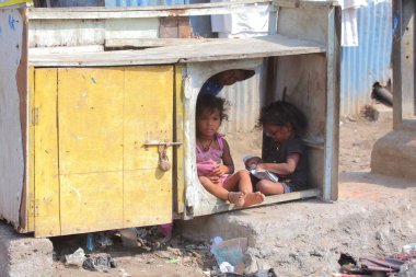 kızlar içinde Mumbai'dan gecekondu