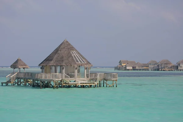 Beaux bâtiments dans l'île de Himmafushi — Photo