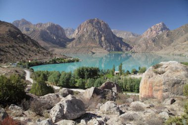 Lake Iskanderkul (İskender Kul)
