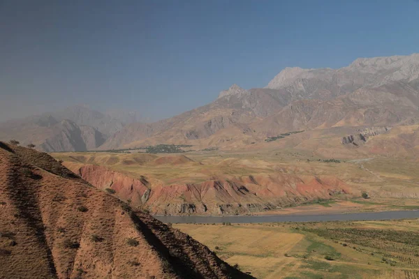 Bergen langs de grens van Afghanistan — Stockfoto
