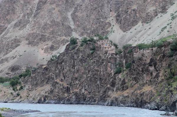 Montañas y el río Pyanj — Foto de Stock