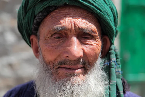 Bărbat în vârstă în lacurile Marguzor — Fotografie, imagine de stoc