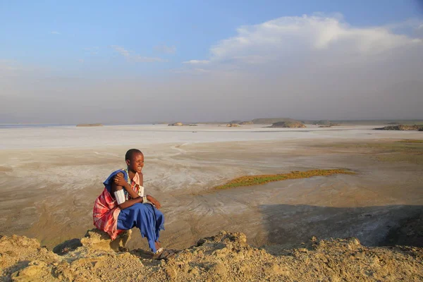 geleneksel takı, Tanzanya giyen genç Masai kız
