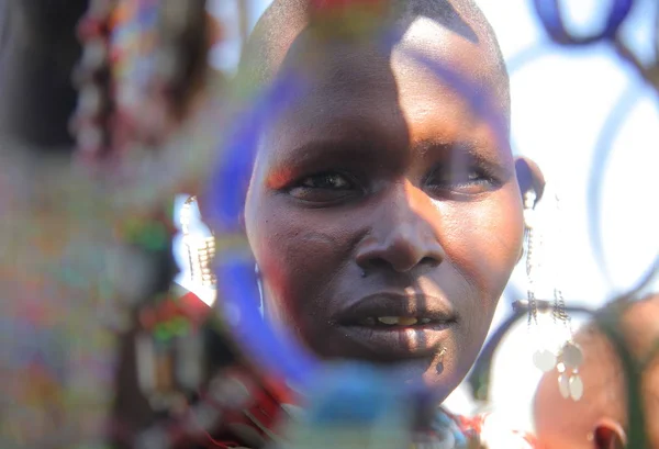 坦桑尼亚传统服装的马赛妇女 — 图库照片