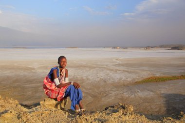 geleneksel takı, Tanzanya giyen genç Masai kız