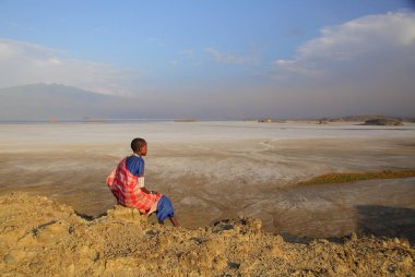 geleneksel takı, Tanzanya giyen genç Masai kız