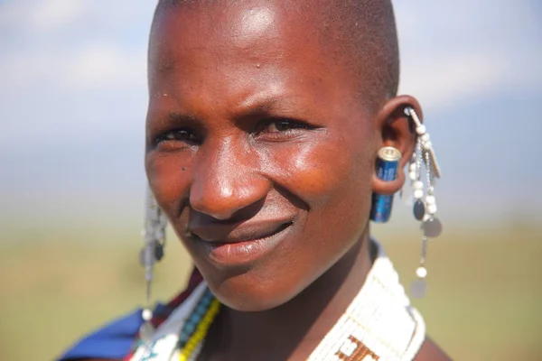 伝統的な服 タンザニアのマサイ族の女性 — ストック写真