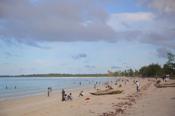 Orang Orang Pantai Indah Pulau Tropis Zanzibar — Stok Foto