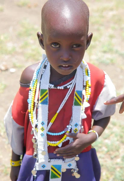 Παιδί Maasai Στην Παραδοσιακή Ενδυμασία Τανζανία — Φωτογραφία Αρχείου