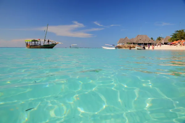 Hermoso paisaje con barcos de pesca — Foto de Stock